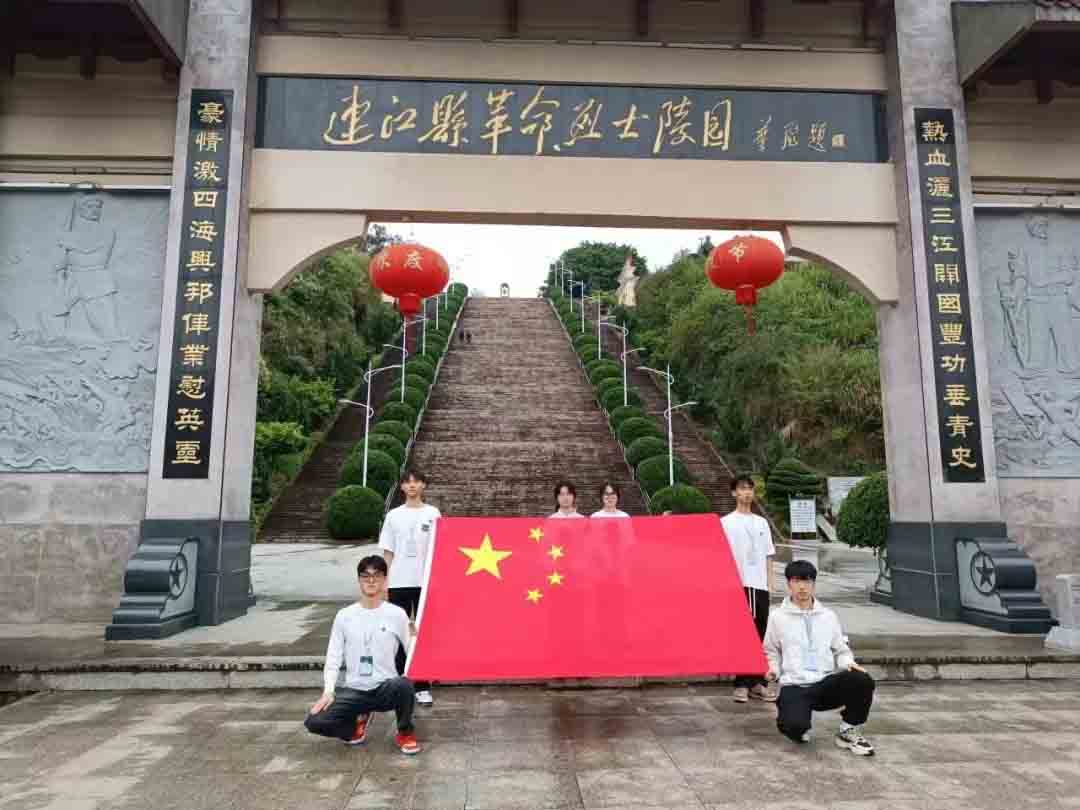 英魂长存 家国永念 国旗护卫队清明祭祀活动