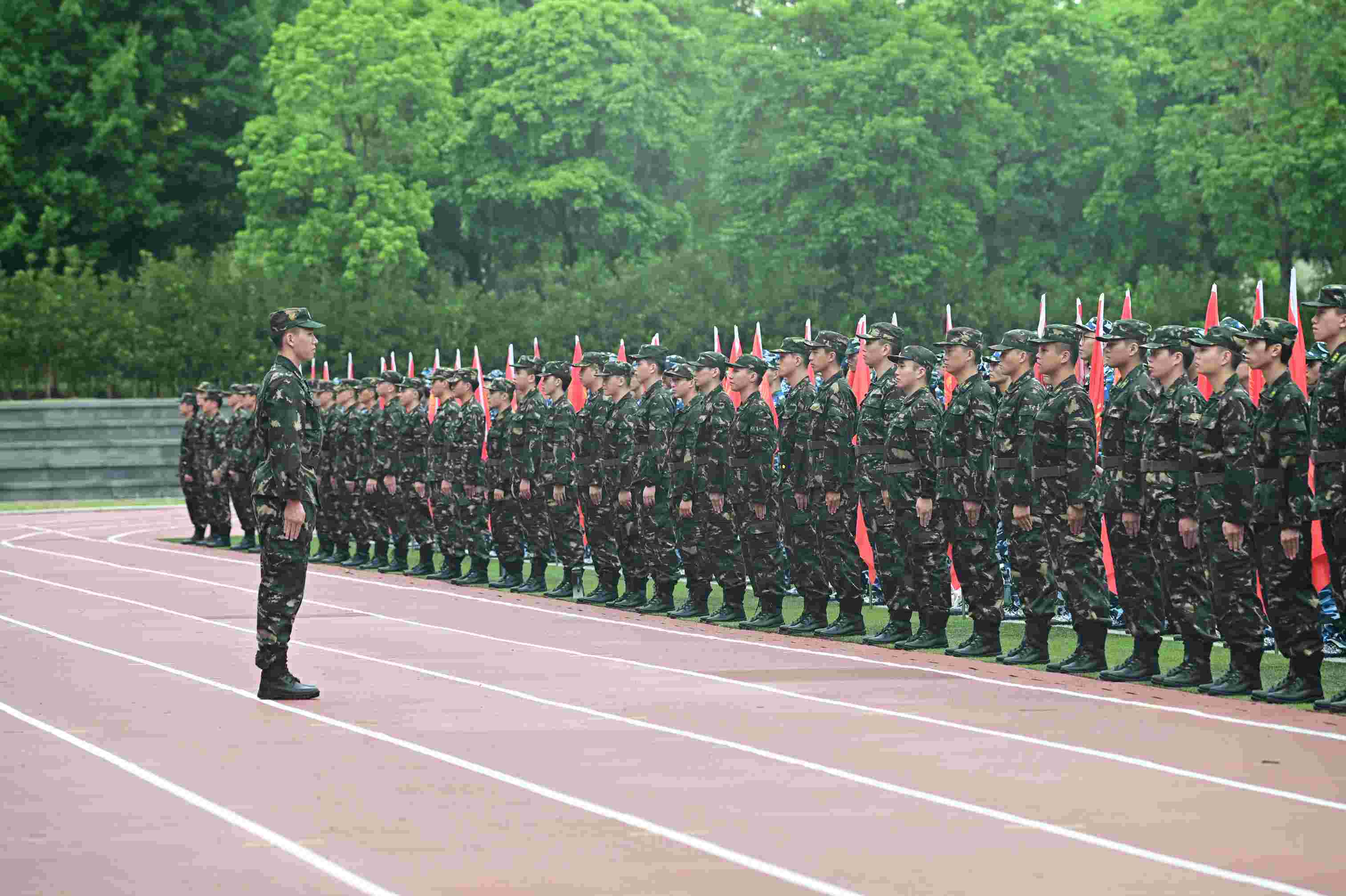 青年壮志凌云起，登峰造极百炼钢——福州理工学院成功举办2024级新生军训动员大会暨开幕式，共筑青春梦想新篇章