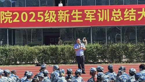 潘渡派出所来我校开展新生反诈宣传